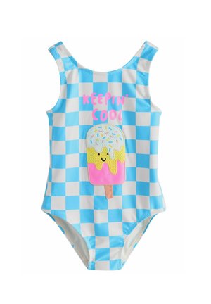 Maillot de bain à carreaux bleu clair et blanc avec un graphique de cône de glace rond et le texte "KEEPIN' COOL" en rose. Fabriqué en tissu extensible.