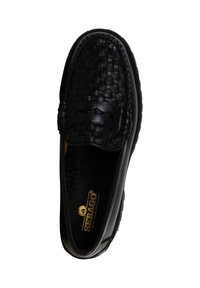 Zwarte leren instapschoenen met een geweven textuur op de bovenkant, ronde neus en een antislipzool. Voorzien van gouden branding op de inlegzool.
