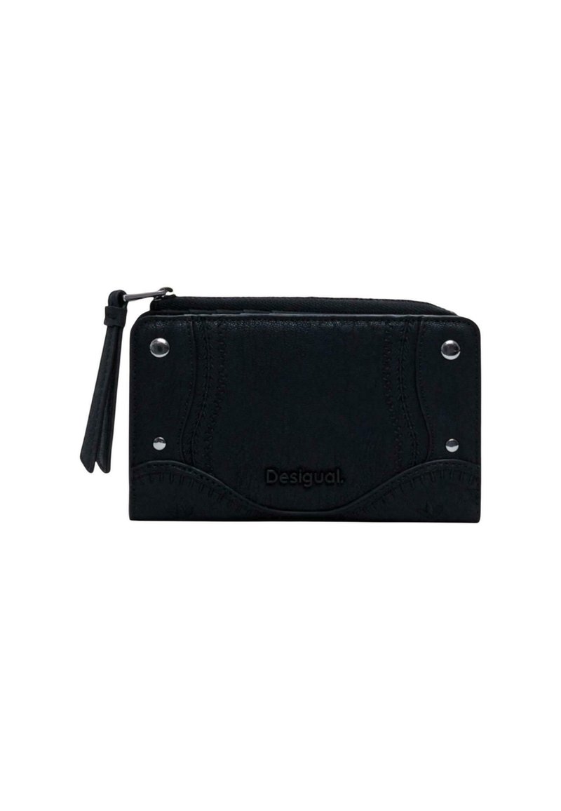Portafoglio nero in pelle testurizzata, con chiusura a zip, cuciture decorative e borchie argentate. Logo impresso sulla parte frontale.