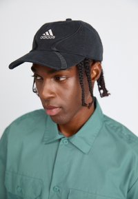 Unselected, black