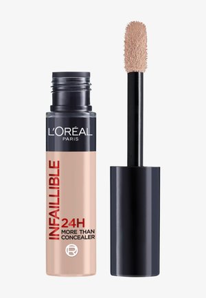 L'Oréal Paris Infallible 24H Concealer mit einem beigefarbenen Applikatorstab neben der geöffneten Tube, die die Produktfarbe und das Branding zeigt.