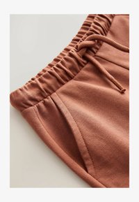 Non sélectionné, rust brown