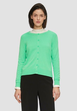 Muntgroene cardigan van zacht breimateriaal, met een ronde hals, lange mouwen en knoopsluiting aan de voorkant.