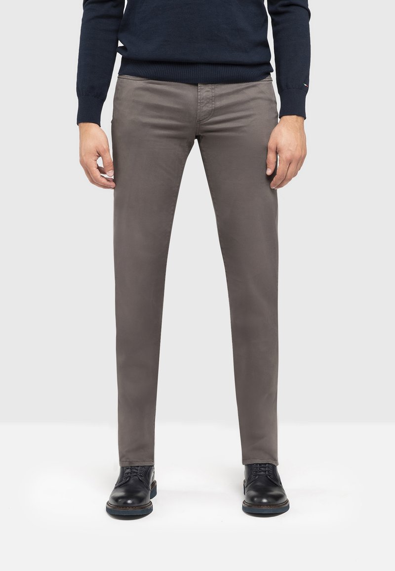 Herren Chinos | NeroGiardini Stoffhose tortora/hellbraun - WR68942 Herren Chinos | NeroGiardini Stoffhose tortora/hellbraun - WR68942
