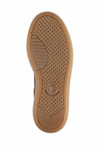 Sula med strukturerat greppmönster, cirkulär logotyp med texten "Made in Portugal" och storleksnummer "37" nära hälen.