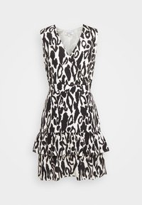 Robe sans manches imprimée animal noir et blanc, col en V et ourlet à volants superposés.