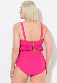 Ulla Popken STRUCTURE RUCHÉ BONNETS SOUPLES BRETELLES RÉGLABLES SET - Bikini - pink