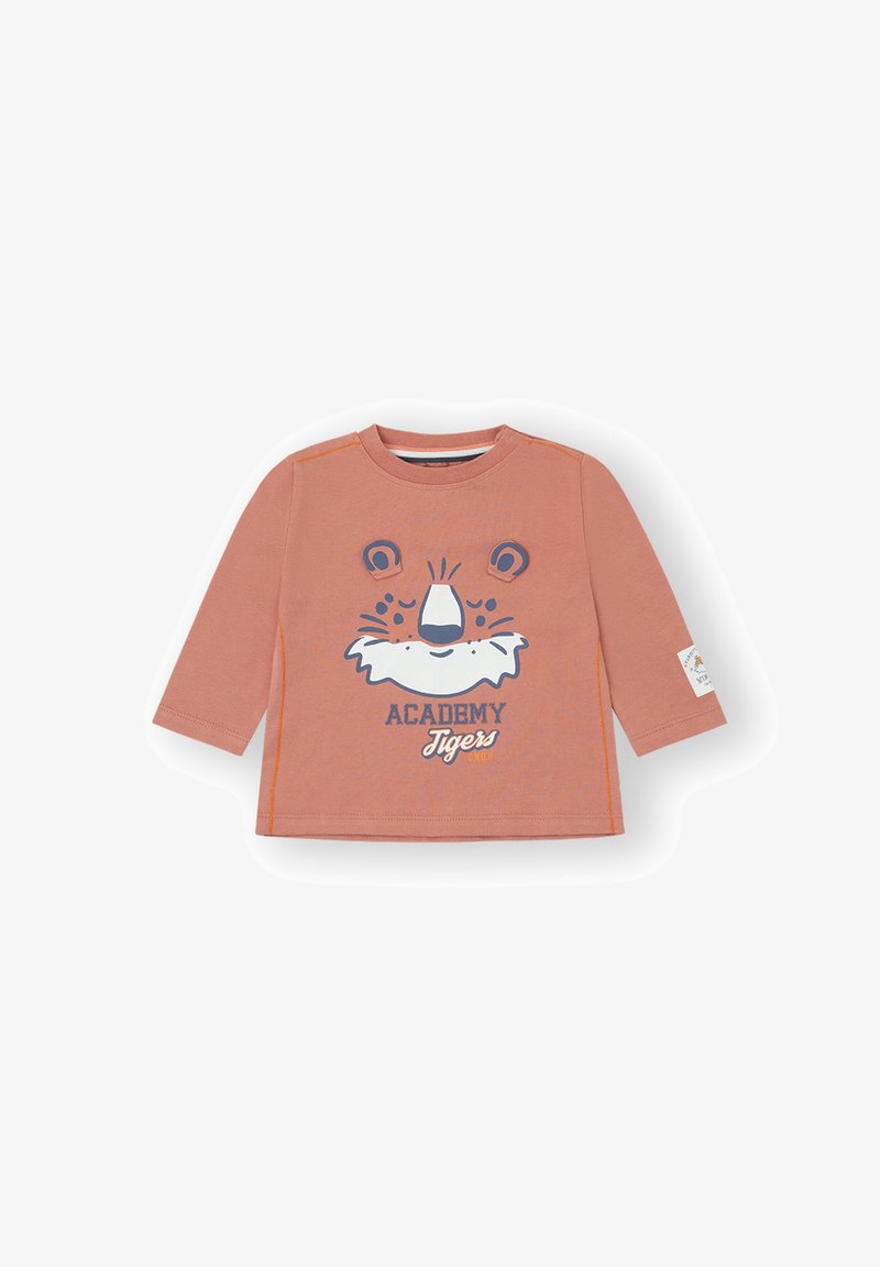 Camisa de manga larga color durazno con un gráfico de cara de tigre, con acentos azules y el texto "ACADEMY Tigers". Material de algodón suave.