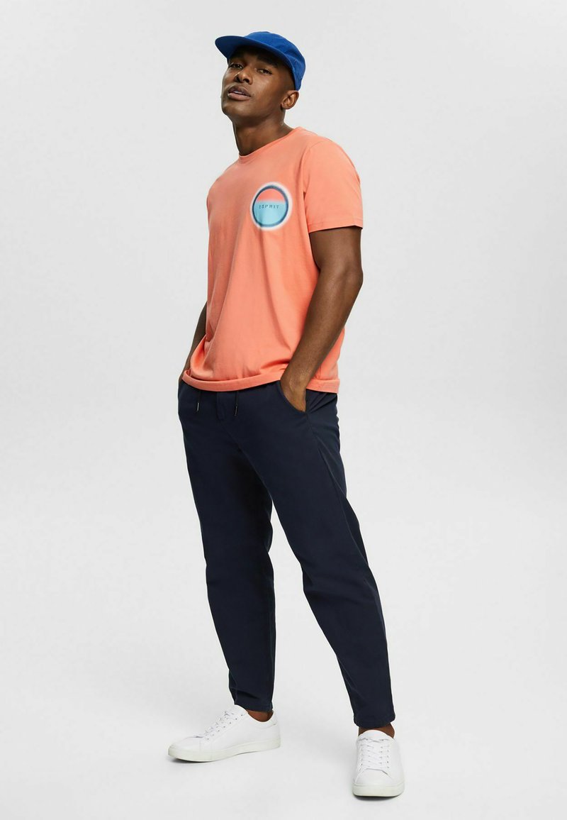 Herren T-Shirts basic | Esprit T-Shirt print coral/lachs - QN42495 Herren T-Shirts basic | Esprit T-Shirt print coral/lachs - QN42495
