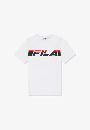 Wit T-shirt met korte mouwen en het FILA-logo in zwarte en rode blokletters op de borst.
