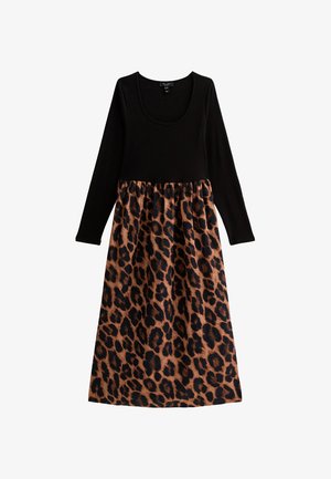 Czarna sukienka z długim rękawem i okrągłym dekoltem, z falbaną w cętki w odcieniach brązu i czerni, tworząca kontrastowy, dwukolorowy wzór.