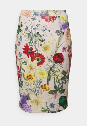 Knælang pencilnederdel med en lyserød baggrund dækket af livlige, flerfarvede blomsterprint, inklusive liljer, valmuer og margueritter.