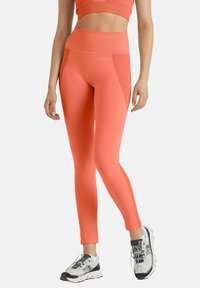 Unselected, coral