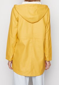 Vero Moda Parkaer - yellow