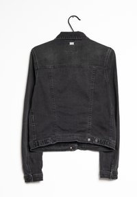 Mustat farkkutakki, jossa on kaulus, kaksi rintataskua ja napitettavat hihansuut. Ominaisuuksiin kuuluu hieman haalistunut pinta ja suora helma.