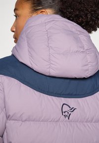 Norrøna TAMOK JACKET - Pūkinė striukė - purple sage