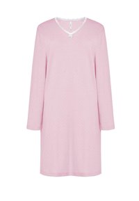 Camisa de noche rosa con mangas largas, patrón en chevrón texturizado, borde de encaje alrededor del escote y un pequeño lazo acentuado debajo del cuello.