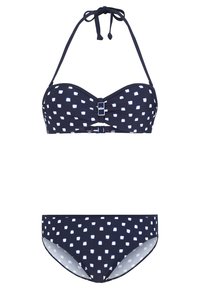 Conjunto de bikini azul marino con un patrón cuadrado blanco, que presenta un top tipo bandeau con acentos metálicos y tirantes ajustables, y una parte inferior a juego.