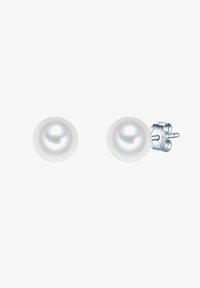 Pendientes de perla blanca redonda con superficie lisa, montados en postes de metal con tono plateado, que cuentan con broches mariposa para un cierre seguro.