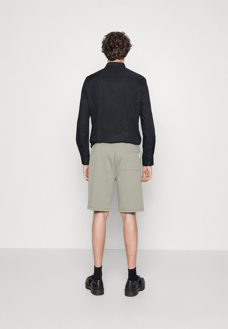 Herren Trainingsanzüge | Marc O'Polo DENIM FRONT POCKETS BACK POCKET LOGO Shorts mensa/dunkelgrün - EF11673 Herren Trainingsanzüge | Marc O'Polo DENIM FRONT POCKETS BACK POCKET LOGO Shorts mensa/dunkelgrün - EF11673