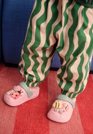 Next, REGULAR FIT - FAUX FUR LINED CLOG SLIPPERS . - Pantofole - multi