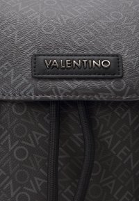 Valentino Bags TYRONE UNISEX - Turistinė kuprinė - nero/multi-coloured