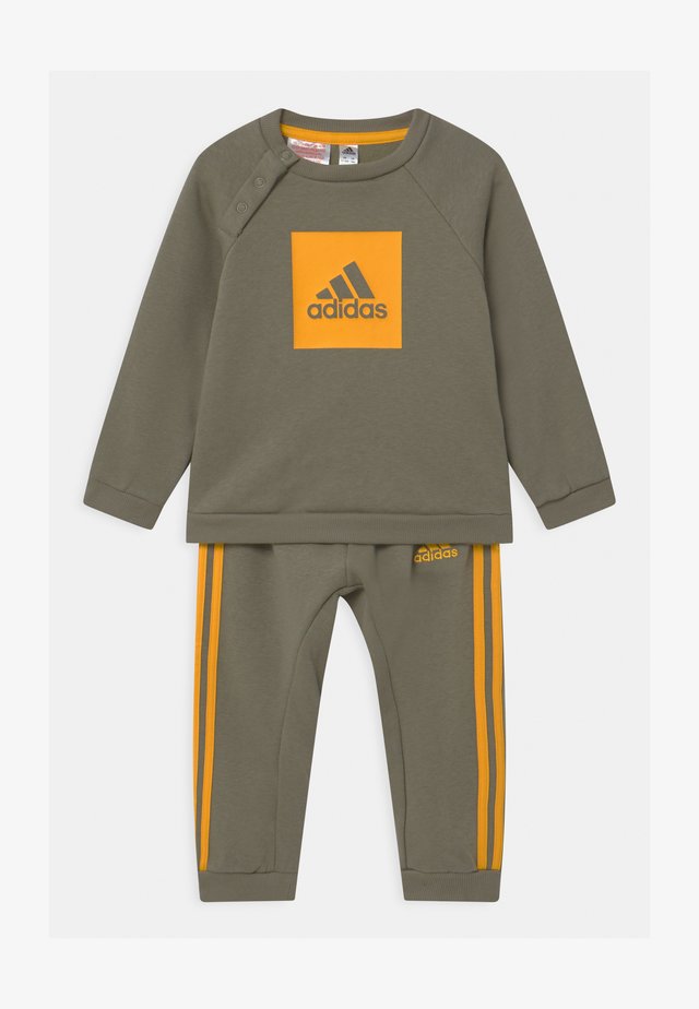 Tute sportive per bambino e ragazzo. Nike IT Tute sportive per bambino e ragazzo. Nike IT