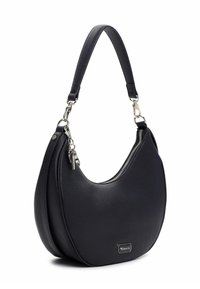 Sort skuldertaske i syntetisk læder med rundet form, lynlås, sølvfarvet hardware og en mærket detalje på forsiden.