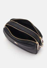 Tommy Hilfiger POPPY REFORM CAMERA BAG - Cross body bag - black