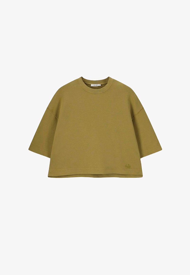 Sweatshirt court vert olive avec des manches courtes, un col rond et un ourlet droit. Il présente un tissu texturé et un logo minimal.