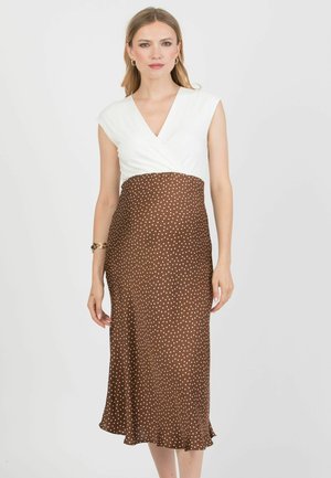 DILETTA  – MATERNITY NURSING WITH CROSSOVER AND POLKA-DOT - Vapaa-ajan mekko - brown