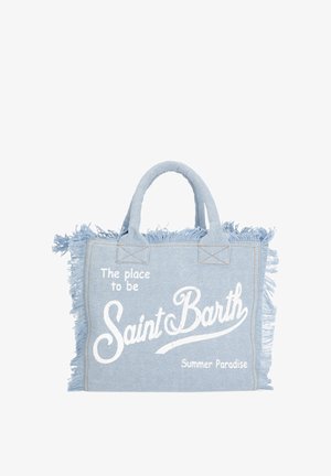Borsa in tessuto azzurro chiaro con bordi sfrangiati e testo bianco con la scritta "The place to be Saint Barth Summer Paradise."