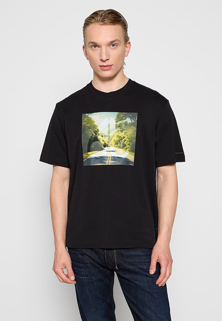 Moose Knuckles T-shirt print zwart Moose Knuckles T-shirt print zwart