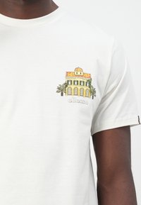 Thumbnail Image 7