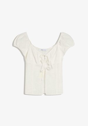 Fehér, rövid ujjú blúz négyzet alakú nyakkivágással és elöl megkötős részletekkel, egyszínű háttéren.