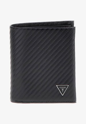Cartera bifold negra hecha de material texturizado con un sutil patrón de fibra de carbono. Presenta un logo triangular plateado en la esquina inferior.