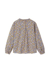 Langärmlige Bluse in Senfgelb mit floralem Muster in Blau und Weiß, ausgestattet mit einem Rüschensaumkragen und einer Knopfleiste im Rücken.