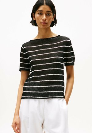 - T-shirt z nadrukiem