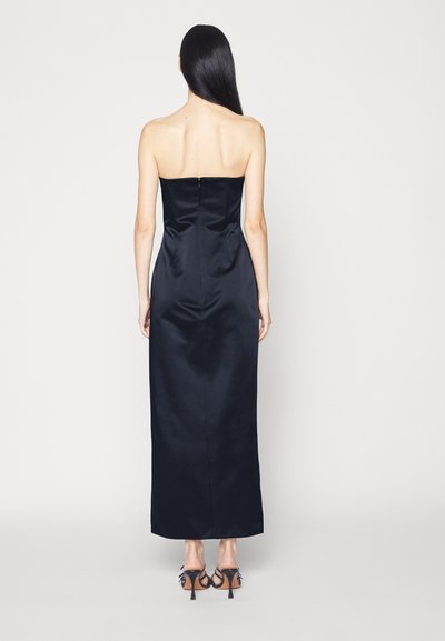 Sara Battaglia Robe de soirée - black