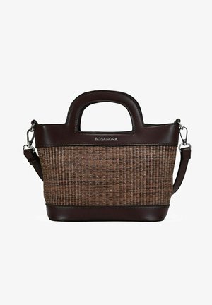 Bolso marrón tejido con asas y detalles en cuero oscuro, nombre de la marca "BOSANOVA" en plata en el frente y clips para correa de hombro desmontable.
