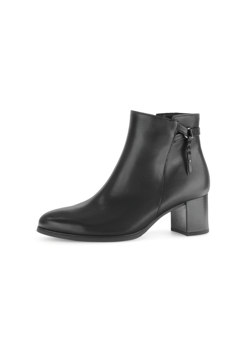 Bottine en cuir noir avec talon bloc, bande latérale et bout pointu, présentée sur un fond blanc.