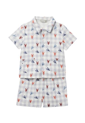 Ensemble chemise à manches courtes à boutons et short avec motif à carreaux gris et imprimés de homards rouges, bleus et bleus marine sur fond blanc.