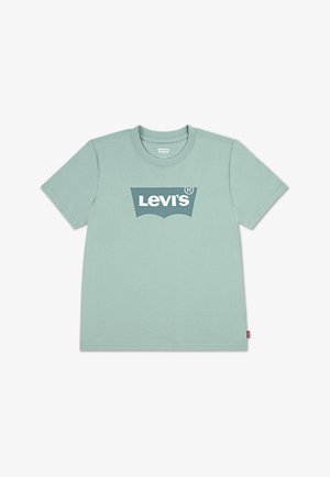 Camiseta de algodón color verde menta con mangas cortas y cuello redondo. Presenta un gran logo gris de Levi's en el frente. Etiqueta en el lado izquierdo.