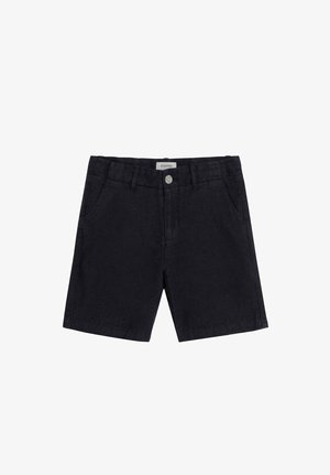 Pantalones cortos negros hasta la rodilla con cierre de botón y cremallera, trabillas para cinturón y bolsillos laterales, mostrados sobre un fondo blanco liso.