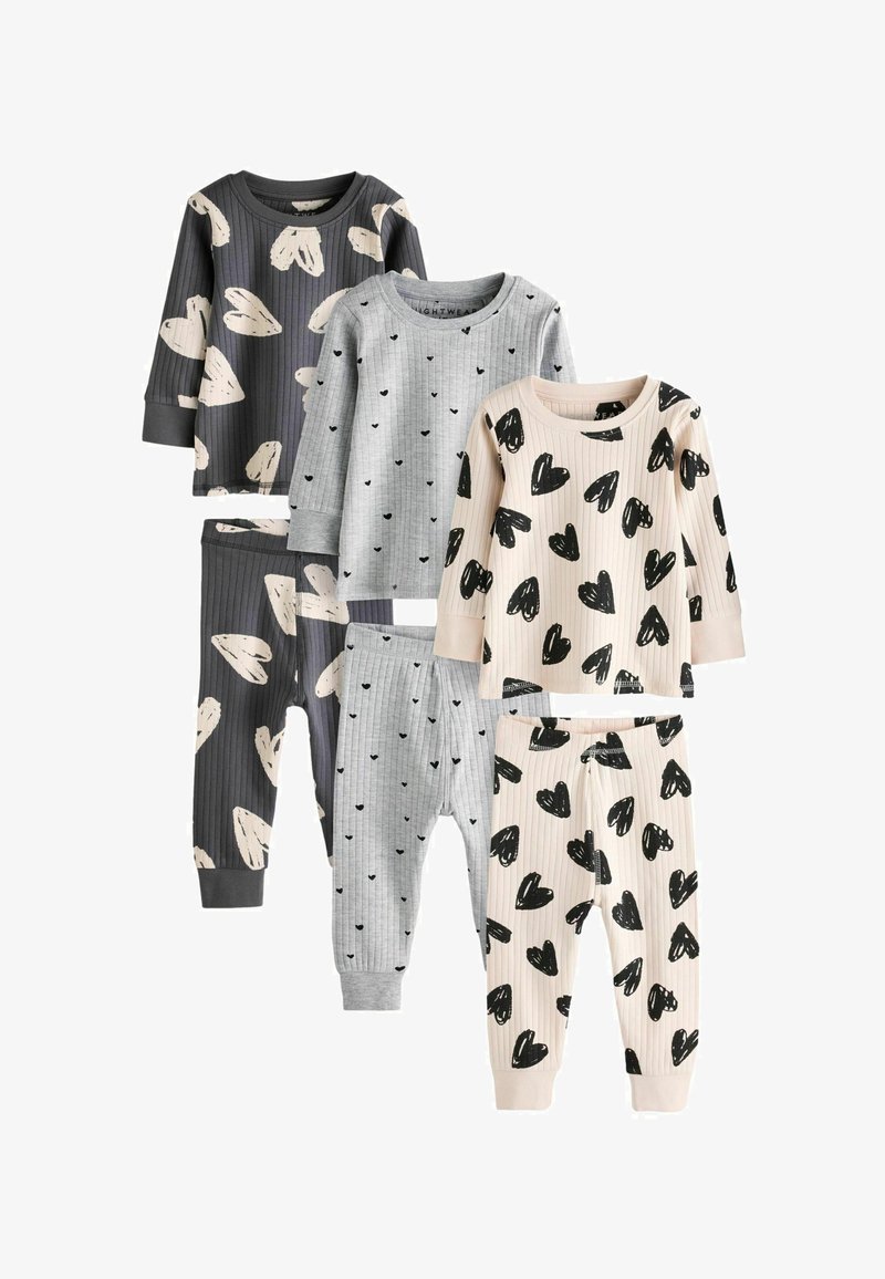 Set di quattro pigiami per bambini in tessuto a coste. Comprende due set grigi con motivi a cuore e due set crema con disegni di cuori neri.