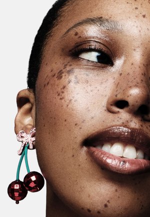 Betsey Johnson, SWEETHEART CHERRY DROP - Boucles d'oreilles - open miscellaneous