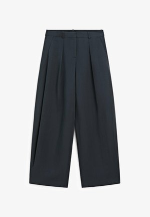 Pantalon noir à jambes larges avec plis à l'avant, passants pour ceinture et poches latérales, présenté à plat sur fond blanc.