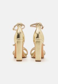 Buffalo PEPPER GLAM - Sandali s platformo - gold