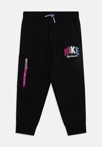 Svarta Nike sweatpants med rosa och blå dragsko, sidoficka med dragkedja med rosa kant, och flerfärgad "NIKE Sportswear" logo på vänster lår.