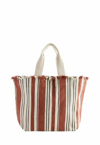 Sac fourre-tout rayé aux couleurs orange, crème et noir, fabriqué en tissu texturé avec des détails en franges sur le dessus et des poignées en toile robustes.